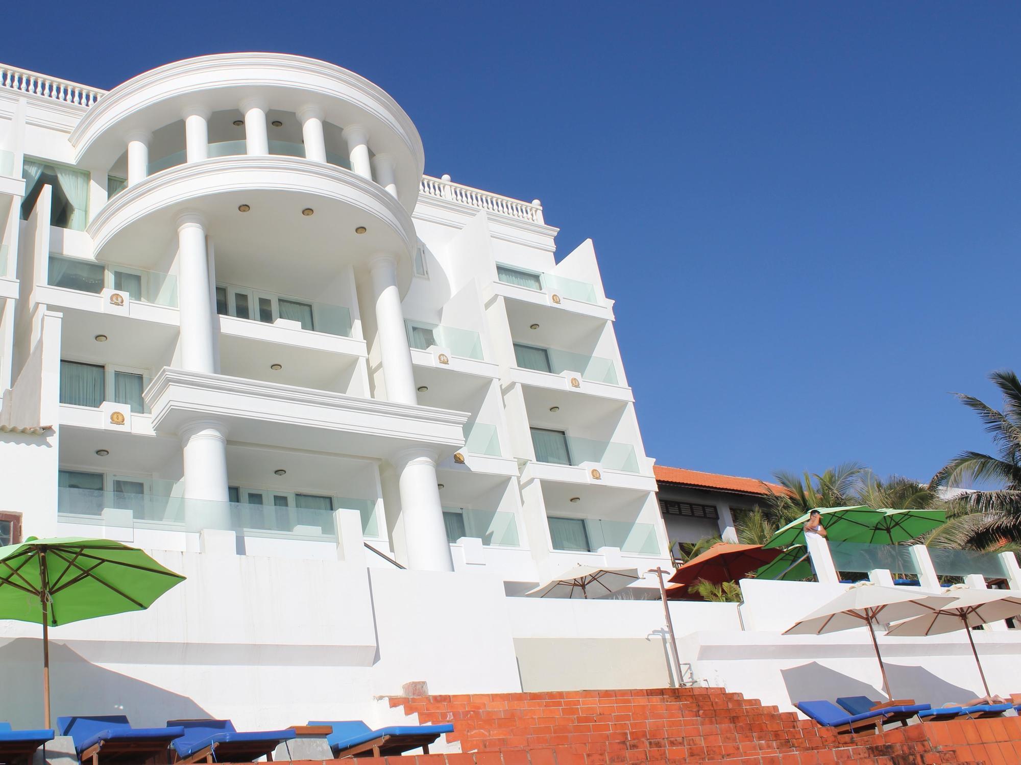 Ocean Front Hotel ファンティエット エクステリア 写真