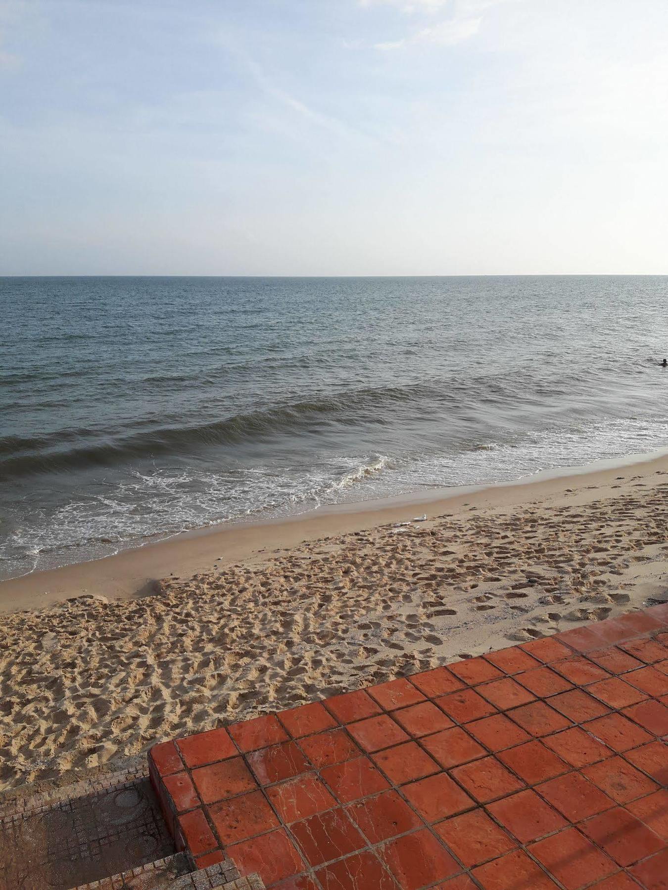 Ocean Front Hotel ファンティエット エクステリア 写真
