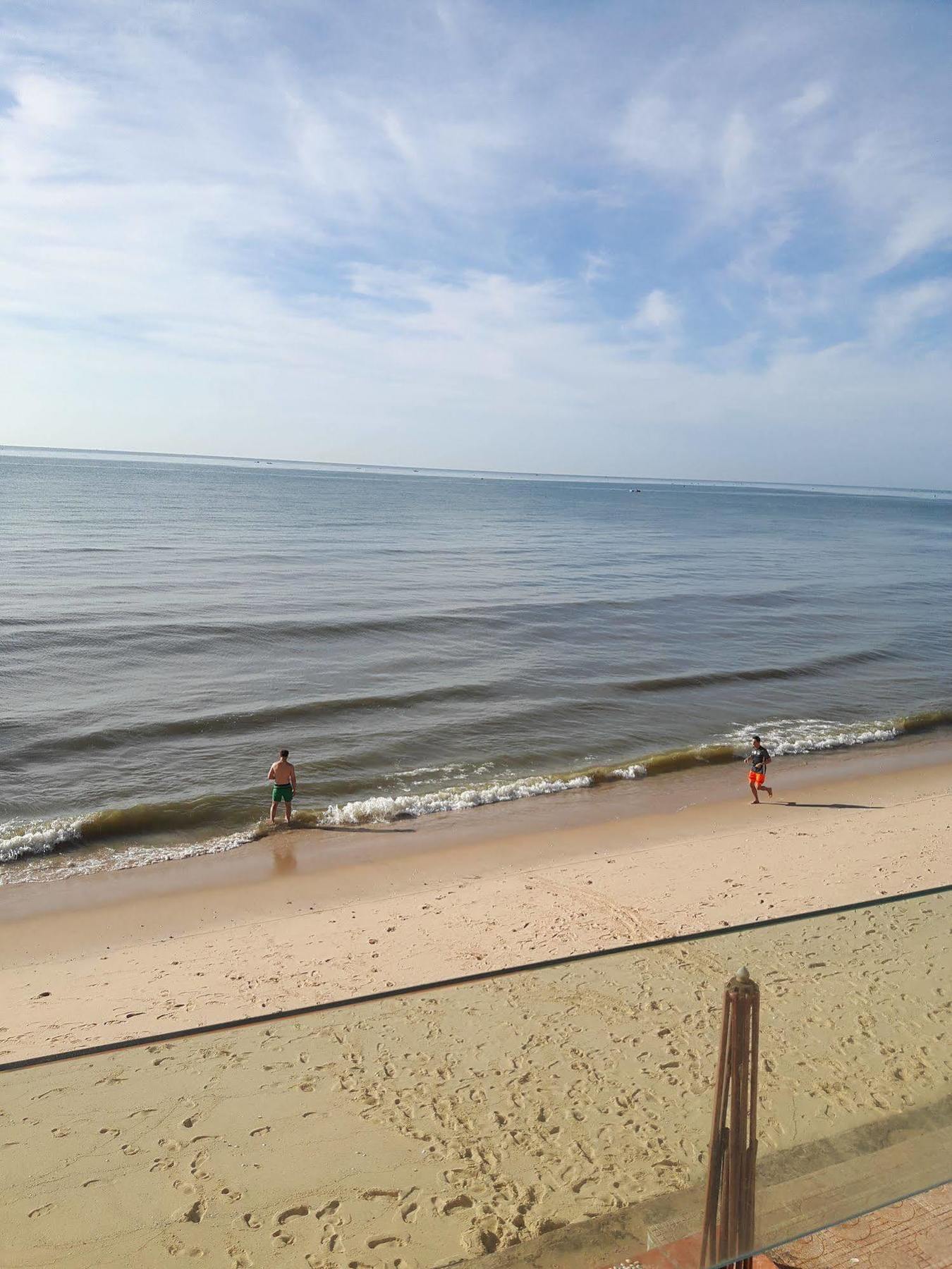Ocean Front Hotel ファンティエット エクステリア 写真